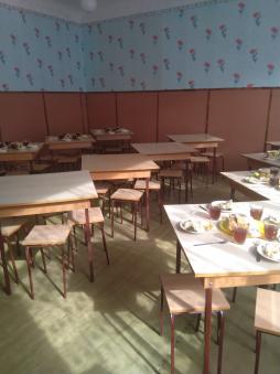 Школьная столовая, подготовка к первому приему пищи